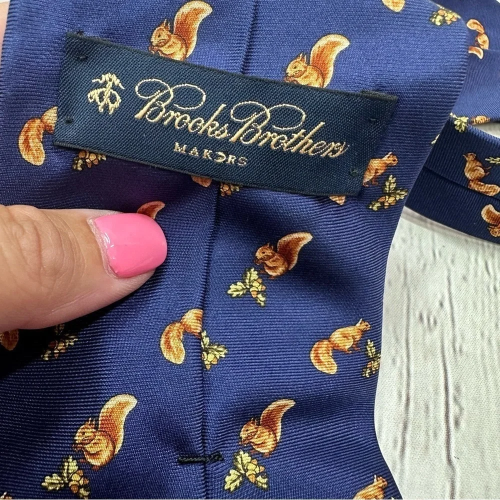 Brooks Brothers makers Blue squirrel acorn all over Patterned silk Tie preppy